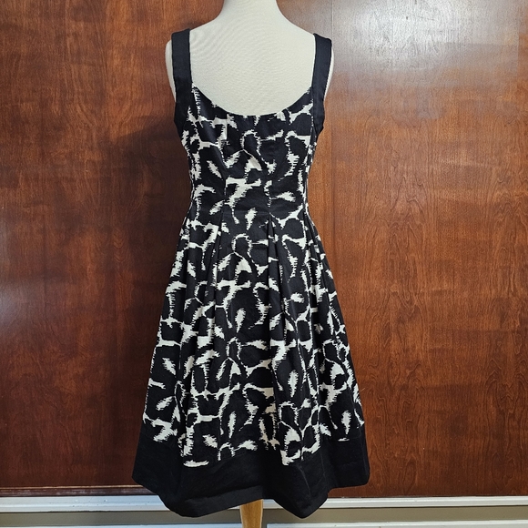 Maggy London Black and White Fit and Flare Midi Dress - Picture 2 of 5
